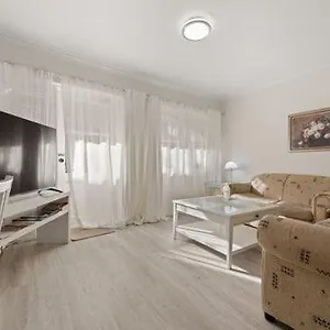  Apartment Beautiful Inner City Fully Renovated Ground Floor With Attached Lock-up Garage