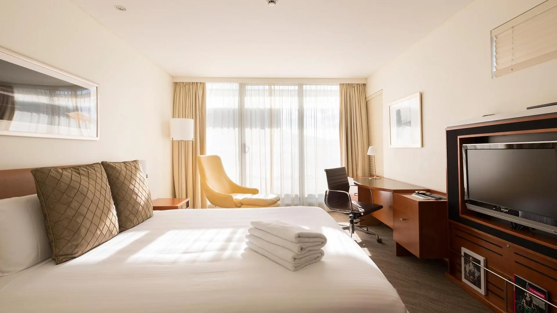 Novotel Canberra 4*,  Australia