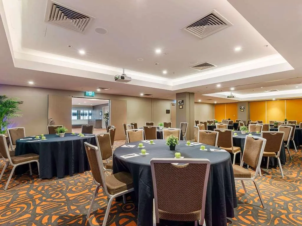 Novotel Canberra 4*,