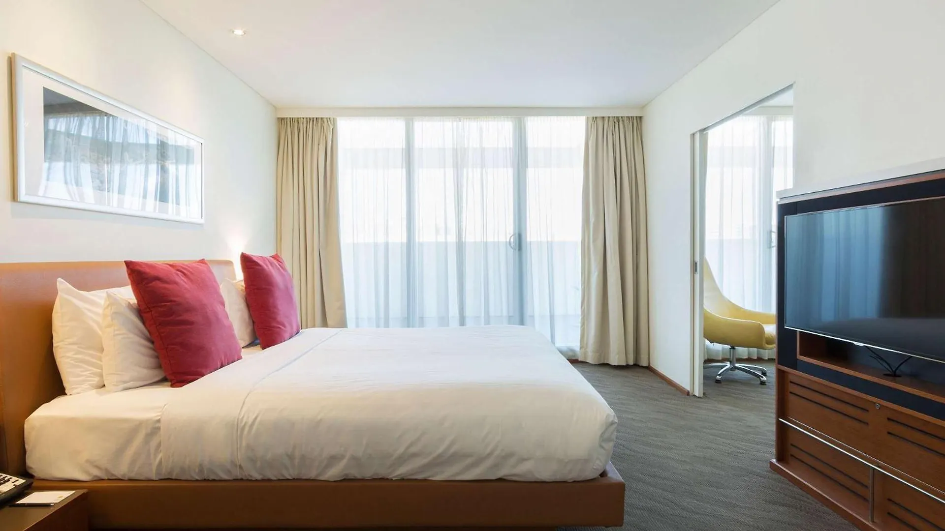 Novotel Canberra 4*,  Australia